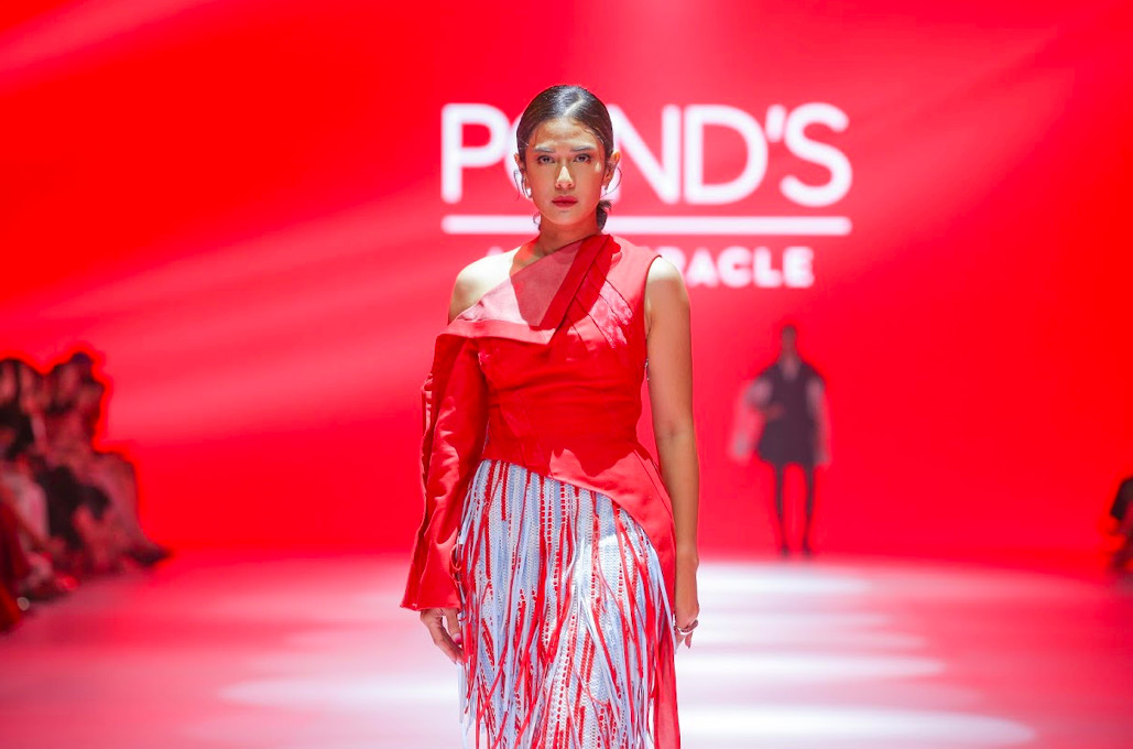 Patahkan Stigma Usia, Pond’s Age Miracle Gelar ‘Miracle Runway’ di JFW 2025