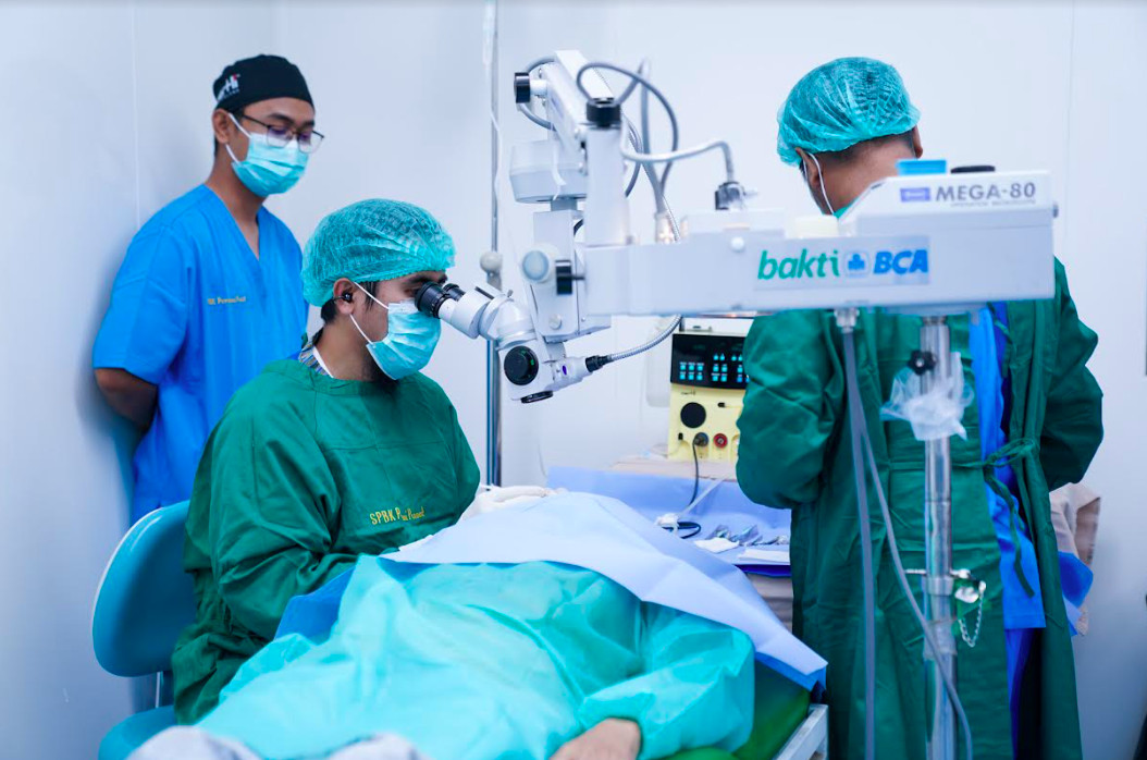 Tekan Prevalensi Kebutaan Akibat Katarak, BCA Gelar Operasi Katarak di Cianjur