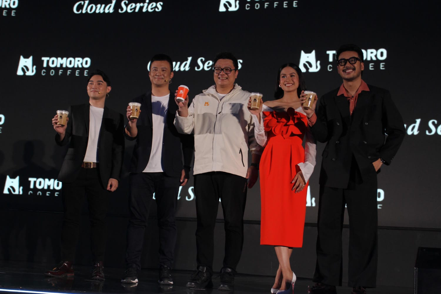 Sukses Menjual 40 Juta Cup, TOMORO Gandeng Maudy Ayunda Sebagai Empowering Officer