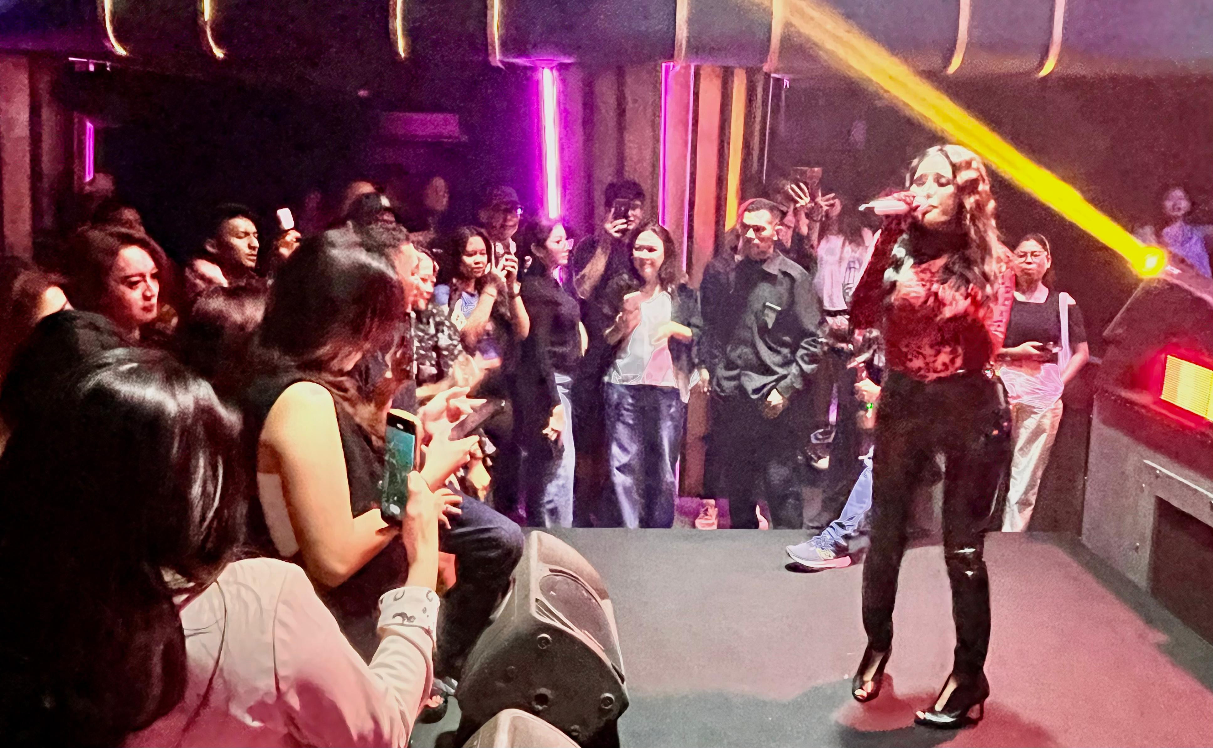 Malam "ZENTASTIC NIGHT", Nikita Mirzani Beri Kejutan di Zen Karaoke & Lounge Thamrin