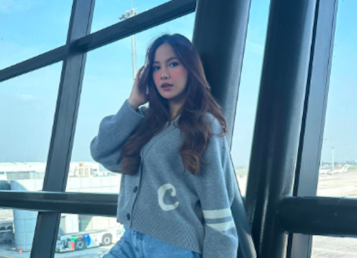 Spotted! Mahalini Tampil Stylish dengan Coach Saat Travelling