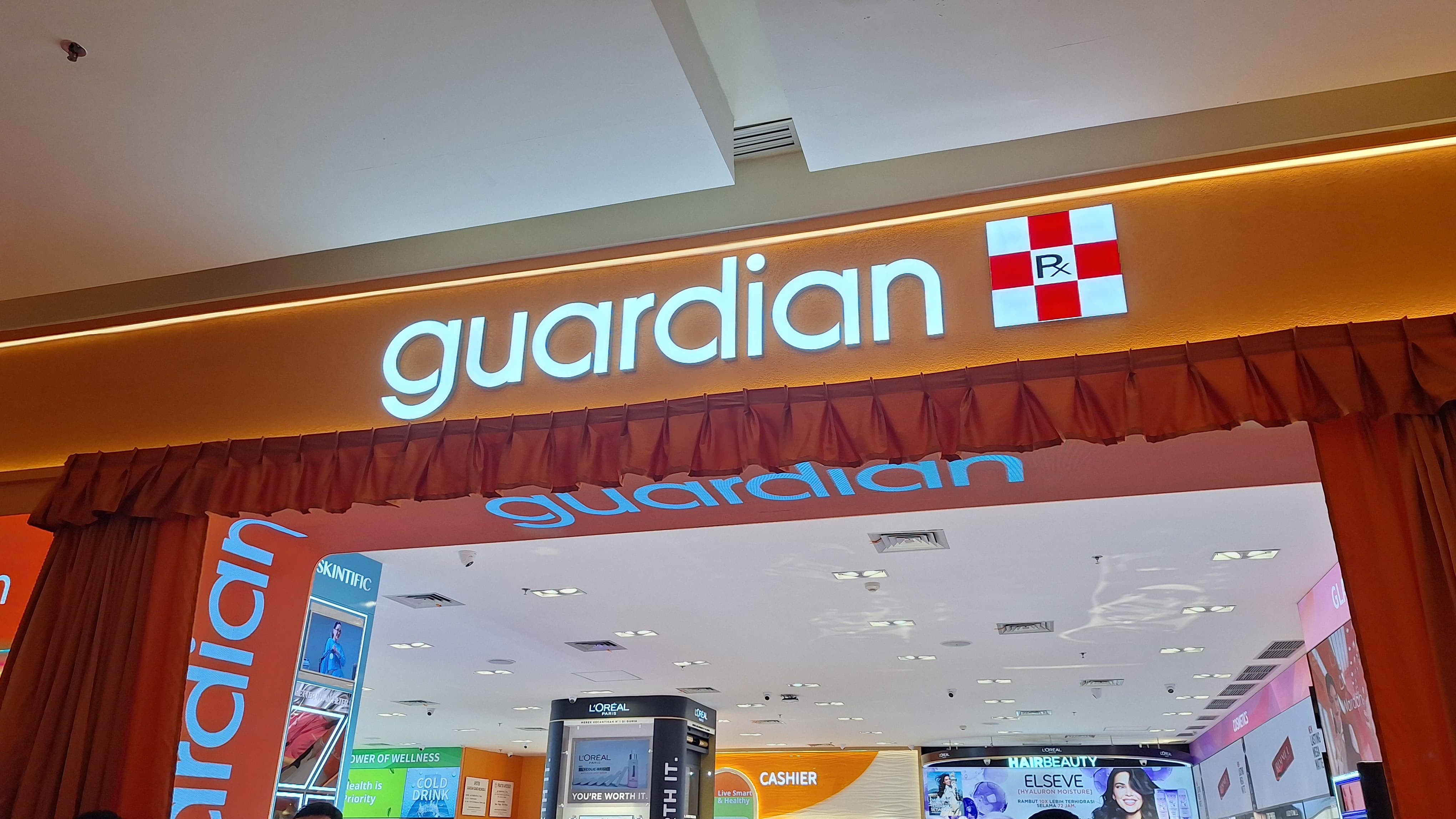 Guardian Hadirkan Konsep Fresh-Look Store di Grand Indonesia