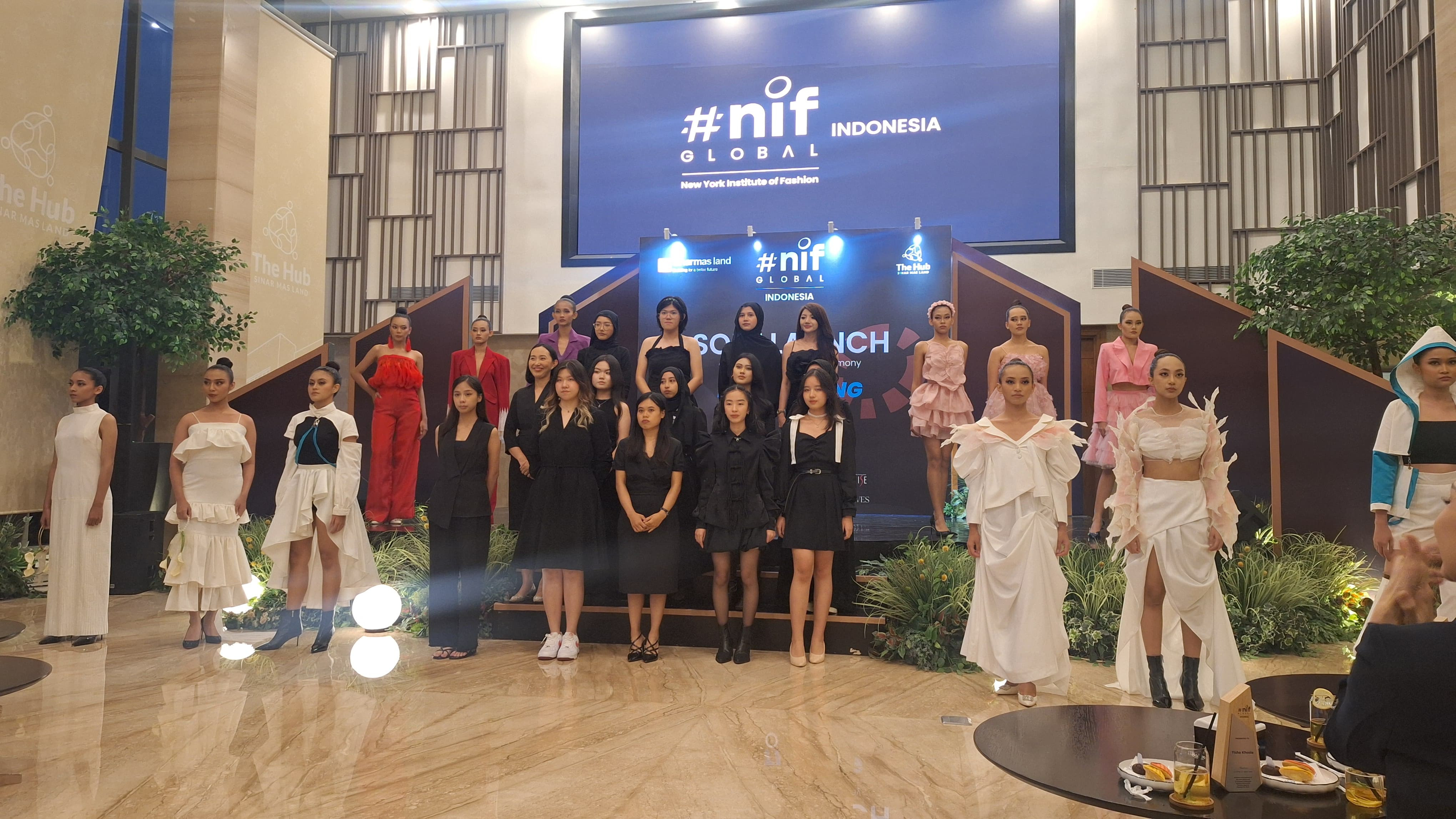 18 Murid NIF GLOBAL INDONESIA Pamerkan Koleksi “Electrifying Women”