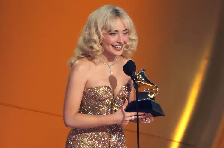 Selamat! Sabrina Carpenter Raih Grammy Pertamanya