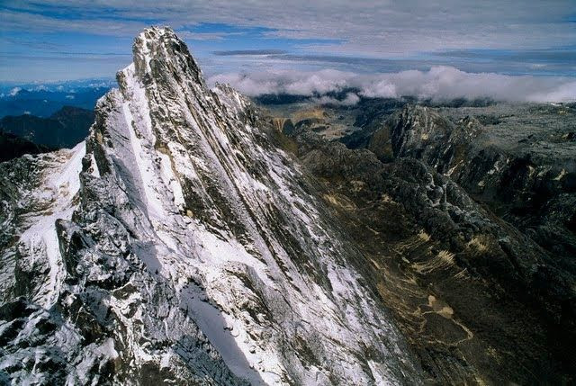 Alami AMS, 2 Pendaki Meninggal Dunia di Puncak Carstensz