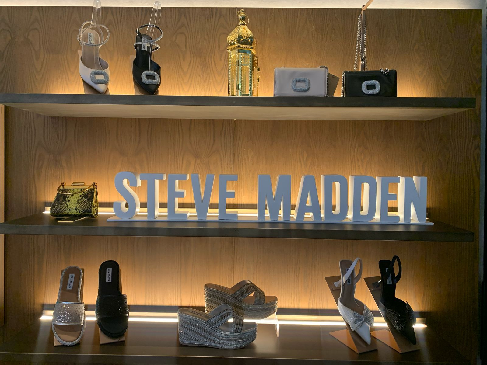 Rilis Koleksi Baru, Steve Madden Kampanyekan “Step Boldly Through Ramadan”