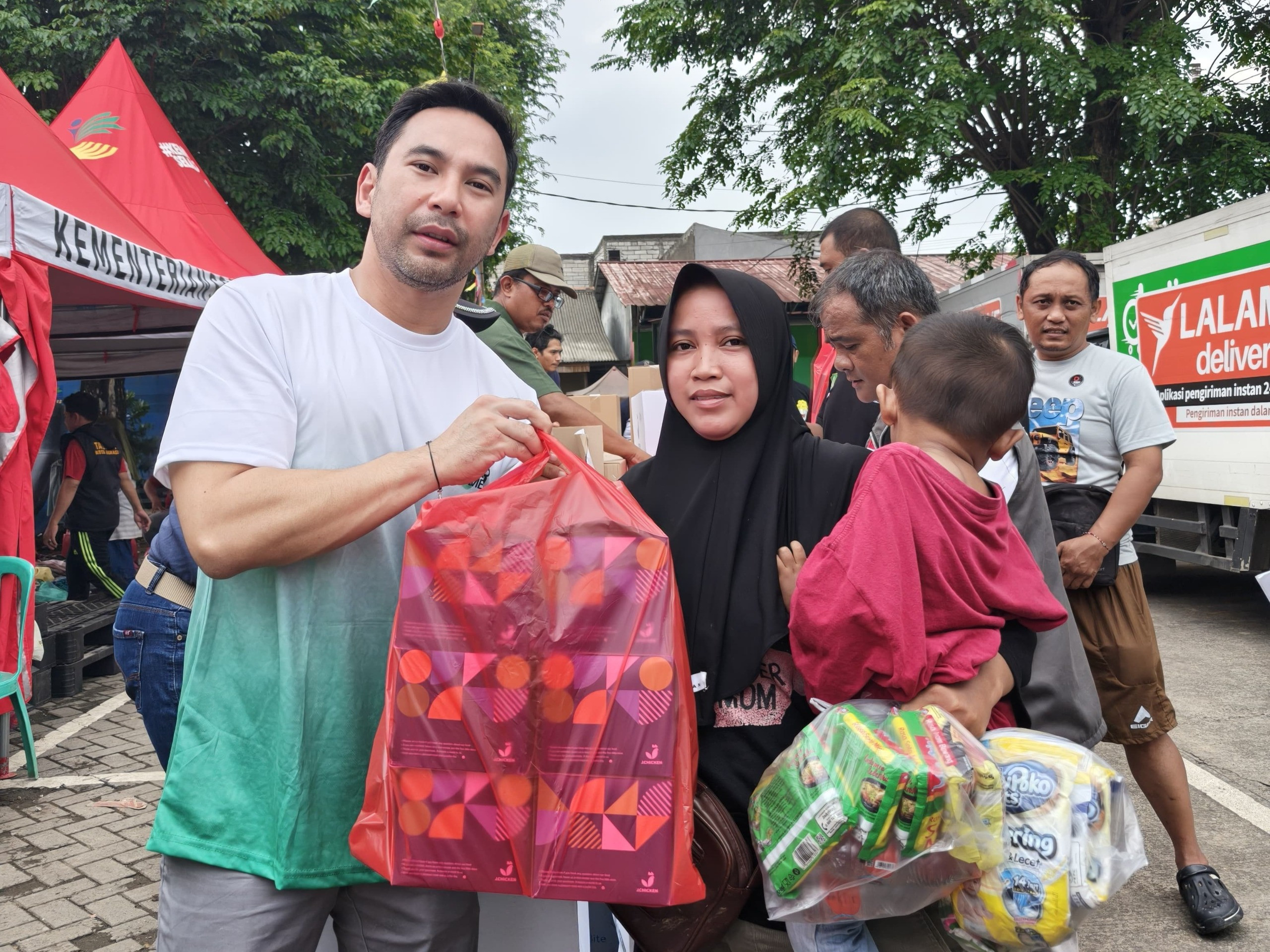 Bantu Korban Banjir Bekasi, OPPO Kembali Wujudkan #1Hari1Kebaikan