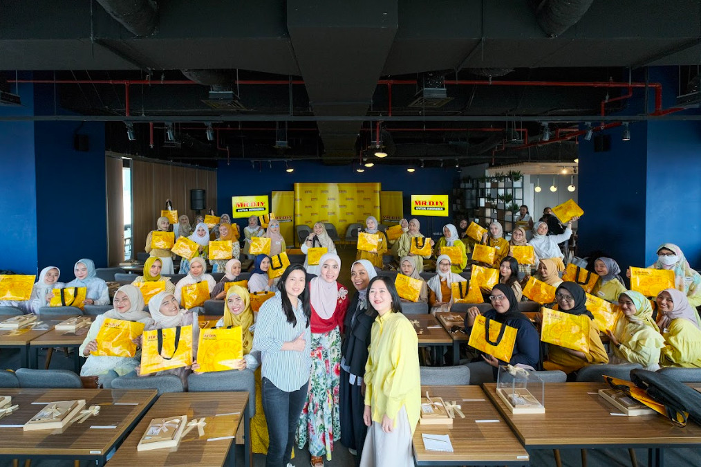 Bersama KAMI, MR.D.I.Y. Fasilitasi Program “Perempuan Kreatif Finansial