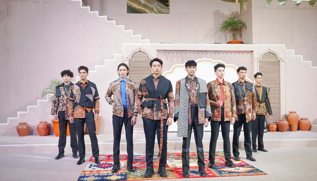 Embroidery Jadi Tren Busana Muslim Pria di Ramadan Runway 2025