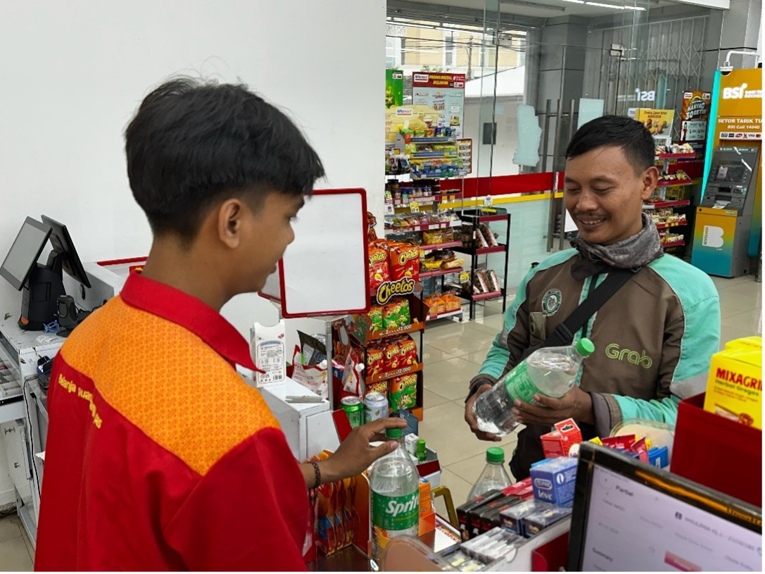 SPRITE® dan Alfamart Segarkan Sopir Grab: Semangat Narik, Adem Ayem dan Chill Bareng Keluarga