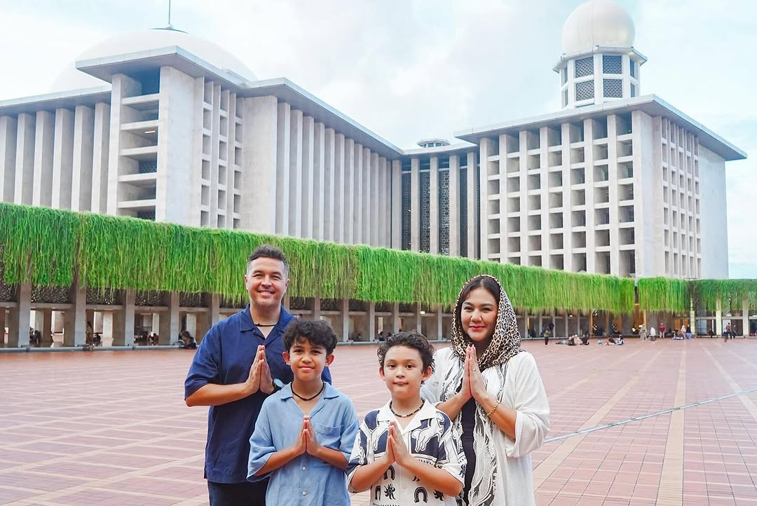 Ulang Tahun ke-40, Sissy Prescillia Diajak Suami Keliling Masjid Istiqlal