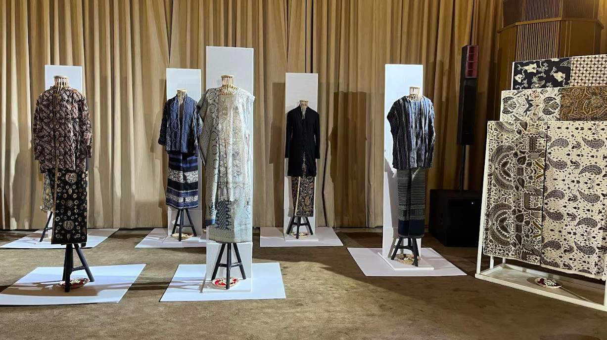 "Kain Kebaya Lintas Masa": Kolaborasi YJI, Oscar Lawalata Culture, dan CTI