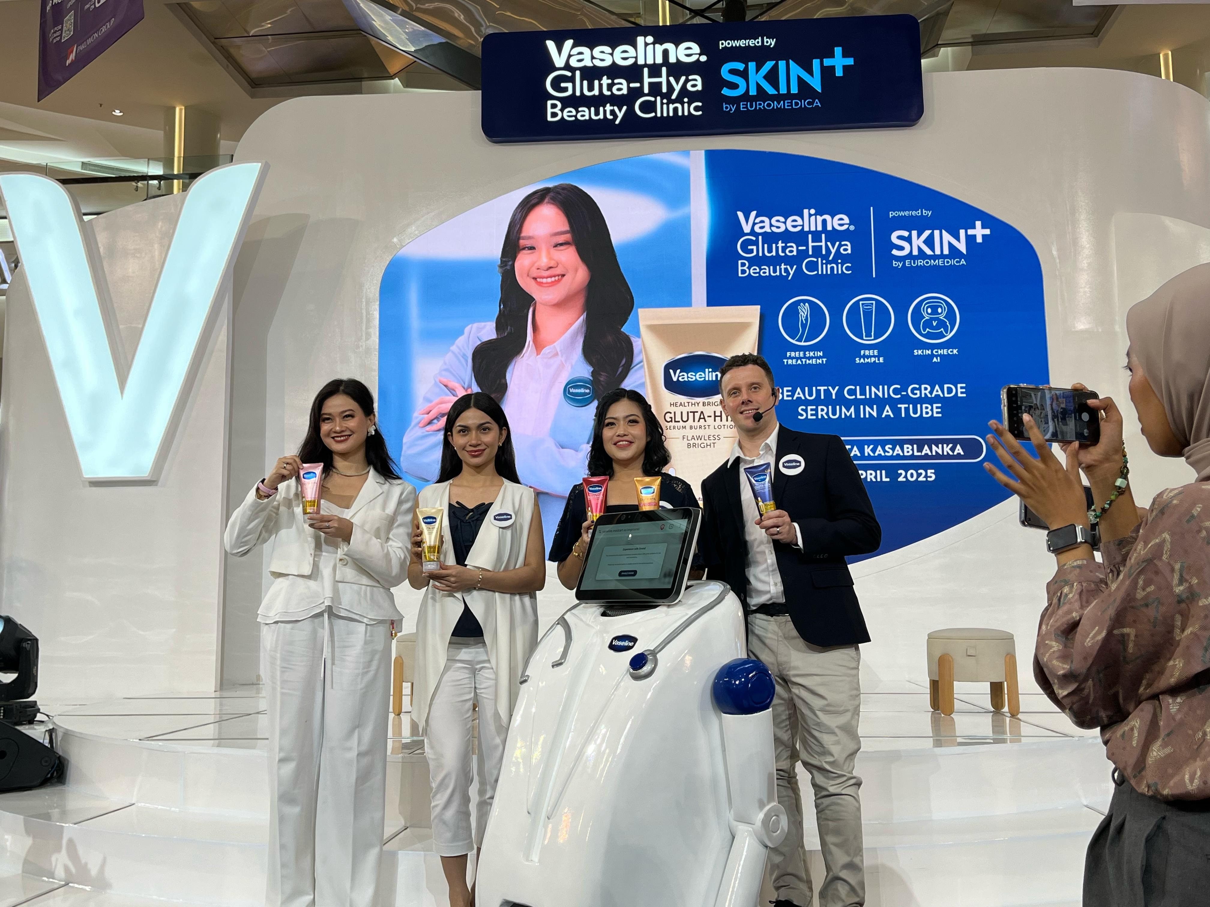 Vaseline & SKIN+ Clinic Hadirkan “Gluta-Hya Beauty Clinic”