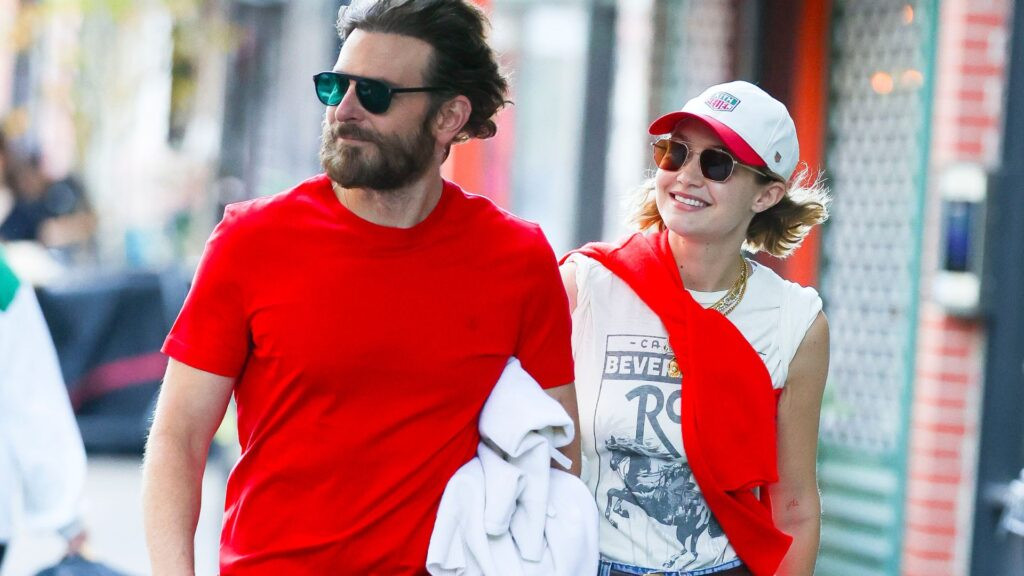 Go Public! Gigi Hadid Rayakan Ultah Bareng Bradley Cooper