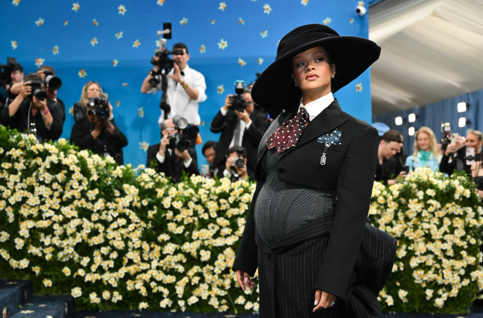 Rihanna Umumkan Kehamilan Anak Ketiga di Met Gala 2025