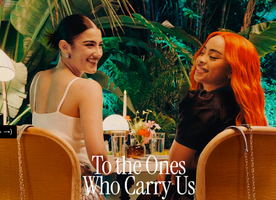 kate spade Gandeng Ice Spice & Charli D'Amelio untuk Rayakan Persahabatan