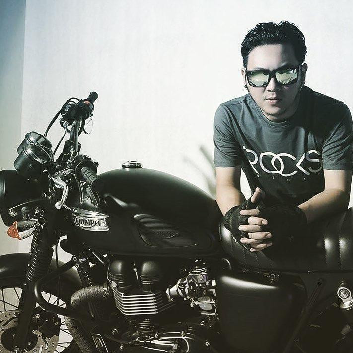 Lagu Perdana Richie Setiawan “Tak Romantis” Menceritakan Kekesalan Tentang Hubungan