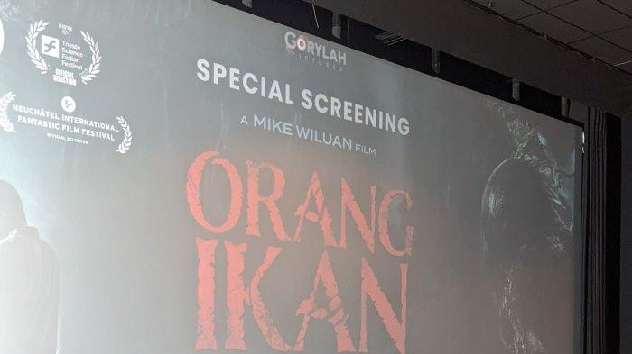 Film Orang Ikan:  Perpaduan Sinema Monster Klasik dan Sejarah Perang