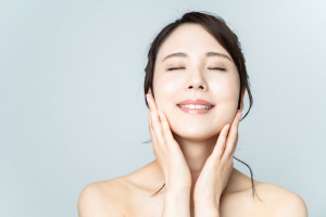 6 Rekomendasi Produk Anti Aging Terbaik Buat Wajah Tampak Awet Muda