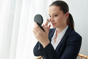 Perbedaan Bedak Two Way Cake, Loose Powder dan Compact Powder