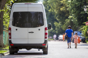 Road Trip dengan Nyaman, Pesan Tiket Layanan Bus & Travel Sekarang!