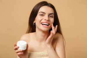 9 Tips Cara Mengatasi Wajah Terlihat Tua di Usia Muda
