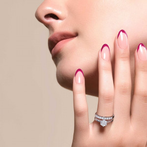 Tren Stacking Ring dengan Cincin Berlian. Edgy dan Elegan