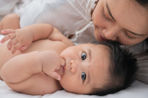 Moms Perlu Tahu, Penyebab Bayi Kembung dan Cara Mengatasinya