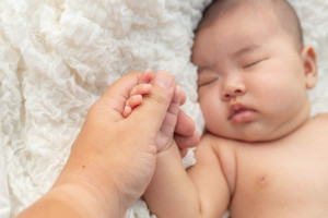 Arti dari Mimpi Menyusui Bayi Laki-laki Sebelah Kanan