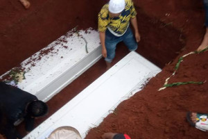 Dikubur Satu Liang Lahad, Begini Pendapat Ulama tentang Pemakaman Vanessa Angel