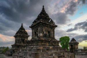 Menjelajahi Keindahan dan Keunikan Candi Barong Yogyakarta