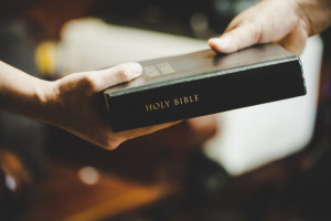 Kumpulan Ayat Alkitab tentang Pacar, Pasangan dan Cinta