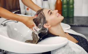 4 Manfaat dan Proses Perawatan Keratin Treatment