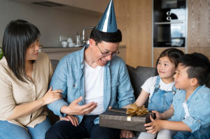Ide Hadiah untuk Hari Bapak dan Sejarahnya yang Harus Kamu Tahu