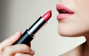 5 Merek Lipstik untuk Bibir Hitam, Aman Sudah BPOM
