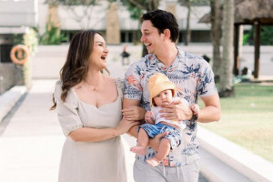 Potret Kebahagiaan Keluarga Kecil Andrew Andika Saat Liburan di Bali