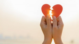 5 Tanda Kamu Sedang Terjebak Pada Hubungan Karmic Relationship