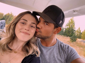 Romantis! Taylor Lautner Resmi Lamar Kekasihnya, Tay Dome