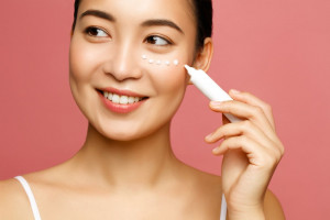5 Eye Cream Korea Terbaik, Nggak Bikin Kantong Bolong