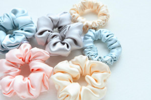 3 Jenis Bahan Scrunchies Hijab dan Fungsinya, Hijabers Wajib Tahu!