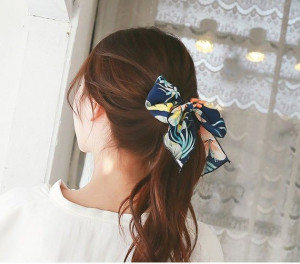 3 Cara Membuat Ikat Rambut Scrunchie, Gampang Banget!