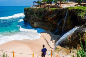6 Deretan Pantai di Pacitan dengan Pemandangan Eksotis dan Memesona