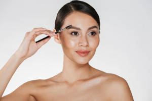 Anti Luntur, Ini Rahasia Makeup Tahan Seharian