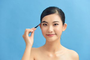 5 Jenis Pensil Alis dan Cara Penggunaanya