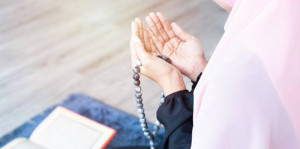 5 Bacaan Doa untuk Orang Tua yang Perlu Dipahami dan Diamalkan