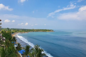 Menikmati Deretan Pantai Anyer yang Memesona dan Eksotis