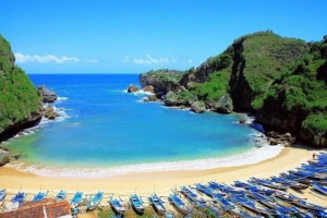 6 Pantai di Jogja dengan Pemandangan yang Memanjakan Mata