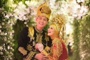 5 Pakaian Tradisional Indonesia yang Paling Unik