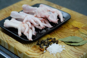 Hobi Masak? Wajib Tahu 3 Cara Membersihkan Ceker Ayam yang Benar
