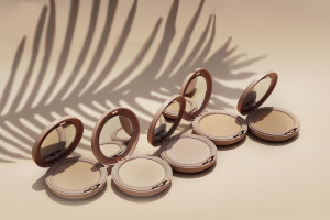 6 Rekomendasi Compact Powder Terbaik dan Terpopuler 2021